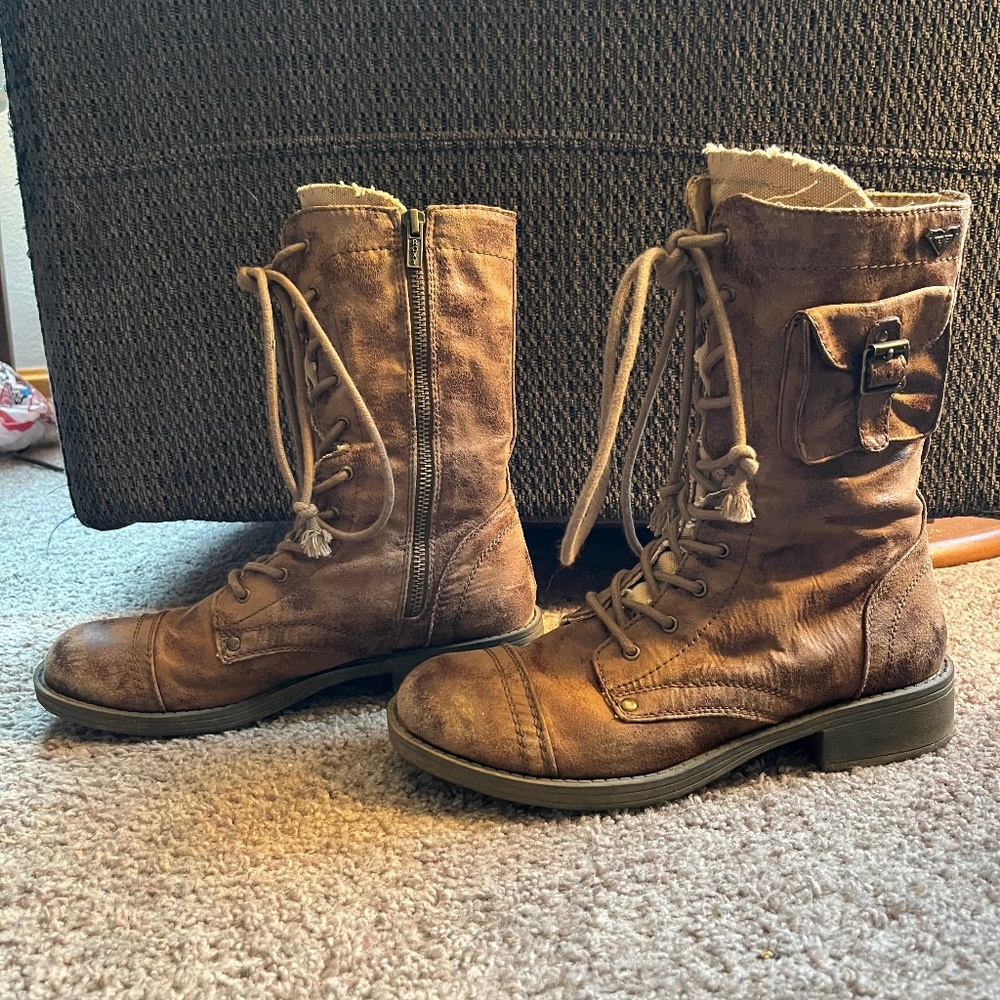 Roxy Seattle III Distressed Combat Boots